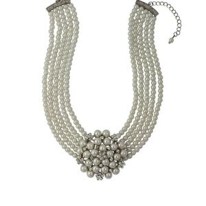 Elegant Pearl Cluster Necklace
